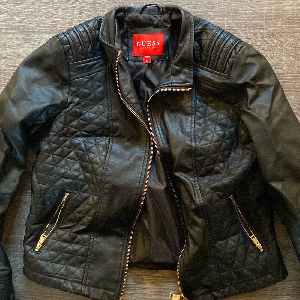 !! EUC Women’s GUESS leather jacket !!